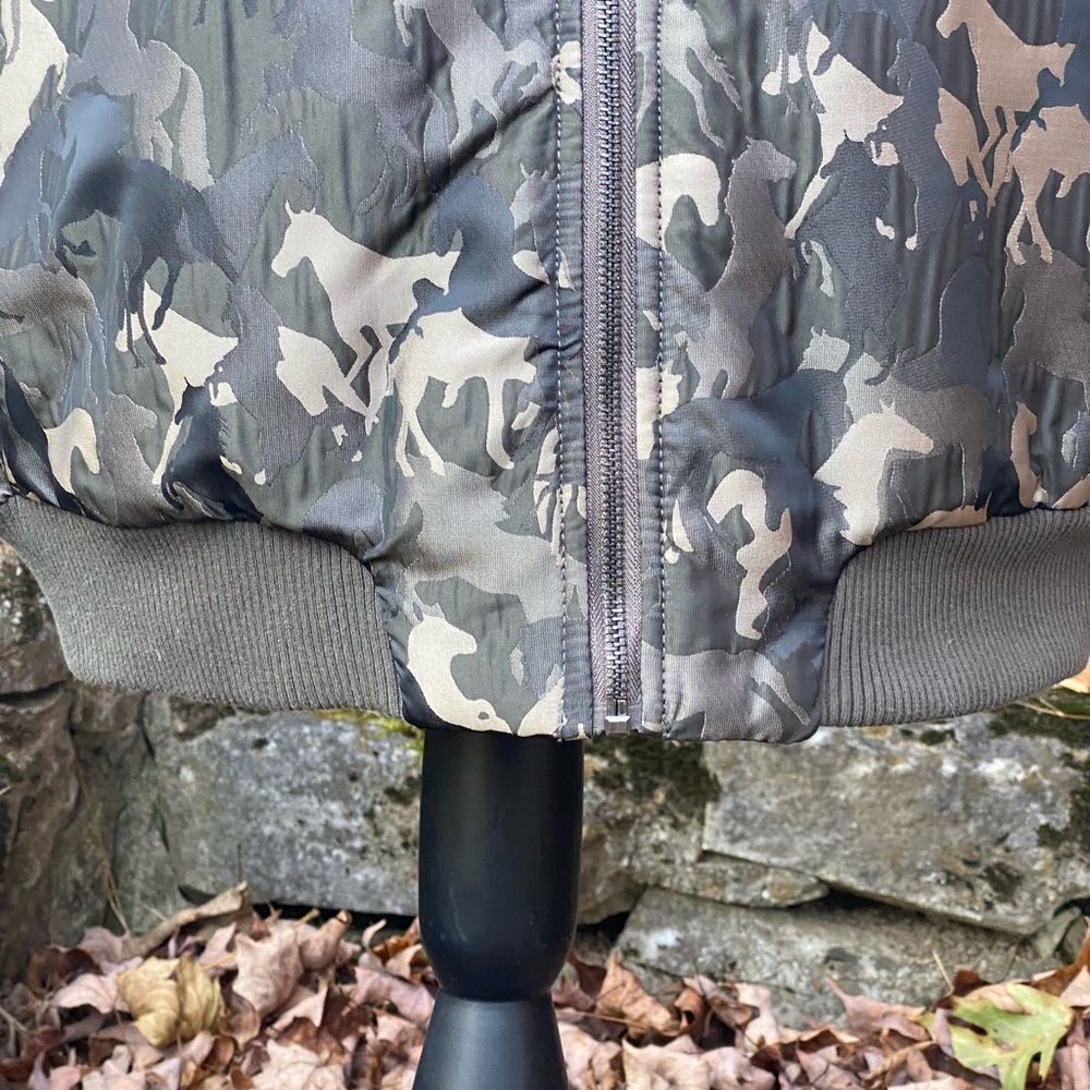 Max Studio Horse Print Camouflage Puffer Jacket Size Large - Picture 7 of 7